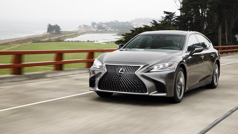 Giá lăn bánh ô tô tại Việt Nam sẽ bao gồm giá niêm yết cùng một số loại phí, lệ phí khác.