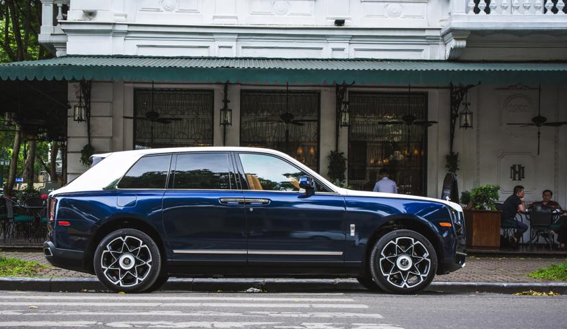 Chiếc SUV siêu sang Cullinan đầu tiên tại Việt Nam.