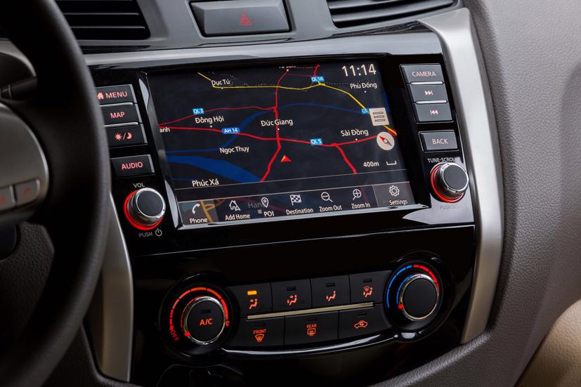 Màn hình cảm ứng đa điểm tích kết nối Apple CarPlay và Android Auto.