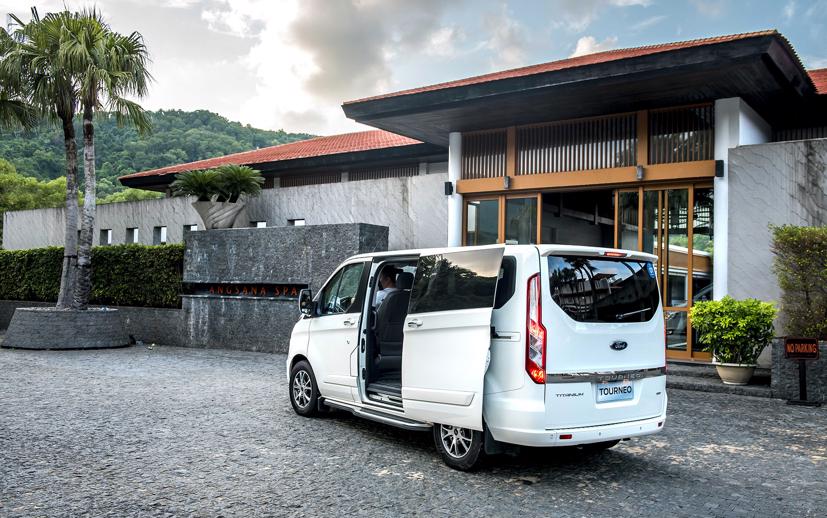 Gi&#225; 1 tỷ đồng, Ford Tourneo “mở đường” mới ở Việt Nam - Ảnh 3