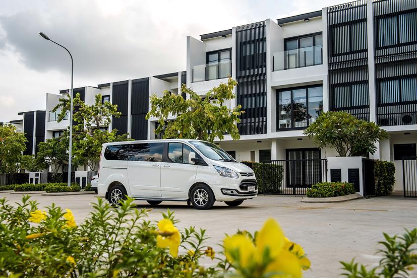 Gi&#225; 1 tỷ đồng, Ford Tourneo “mở đường” mới ở Việt Nam - Ảnh 9