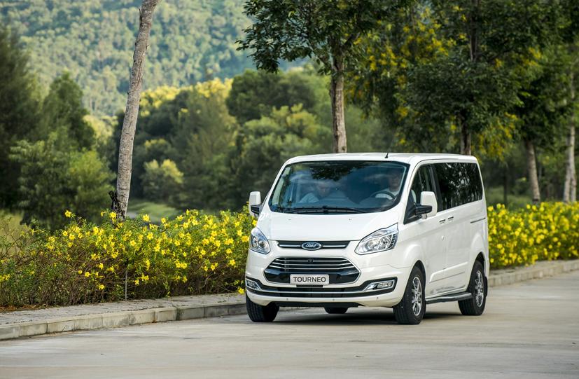 Gi&#225; 1 tỷ đồng, Ford Tourneo “mở đường” mới ở Việt Nam - Ảnh 2