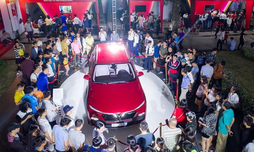 Những mẫu xe đầu tiên của VinFast đang được người tiêu dùng trong nước "tạm ứng" niềm tin.