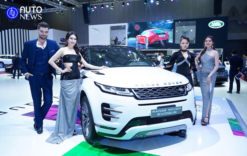 Mẫu SUV cỡ nhỏ cao cấp Range Rover Evoque mới vừa chính thức có mặt tại thị trường Việt Nam.