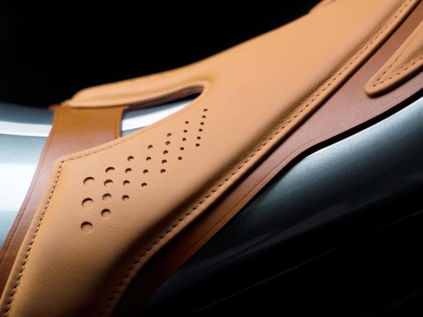 Si&#234;u m&#244; t&#244; Aston Martin ra mắt với gi&#225; gần 3 tỷ đồng - Ảnh 3