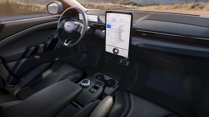 Khoang nội thất của Mustang Mach E - Ảnh: autoblog.com.