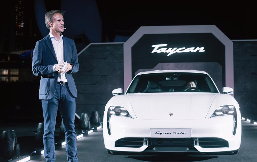 Ông Michael Mauer, Phó chủ tịch phụ trách Thiết kế của Porsche, chia sẻ về triết lý thiết kế của dòng xe Taycan.