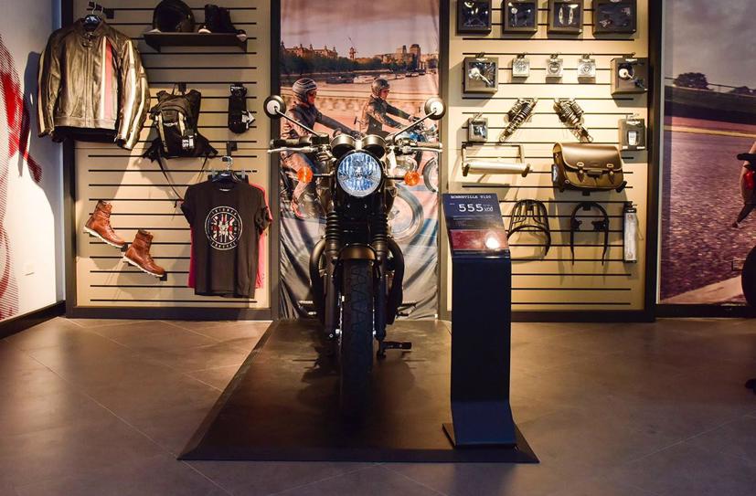 Bảng gi&#225; b&#225;n lẻ m&#244; t&#244; Triumph cập nhật th&#225;ng 12/2019 - Ảnh 1