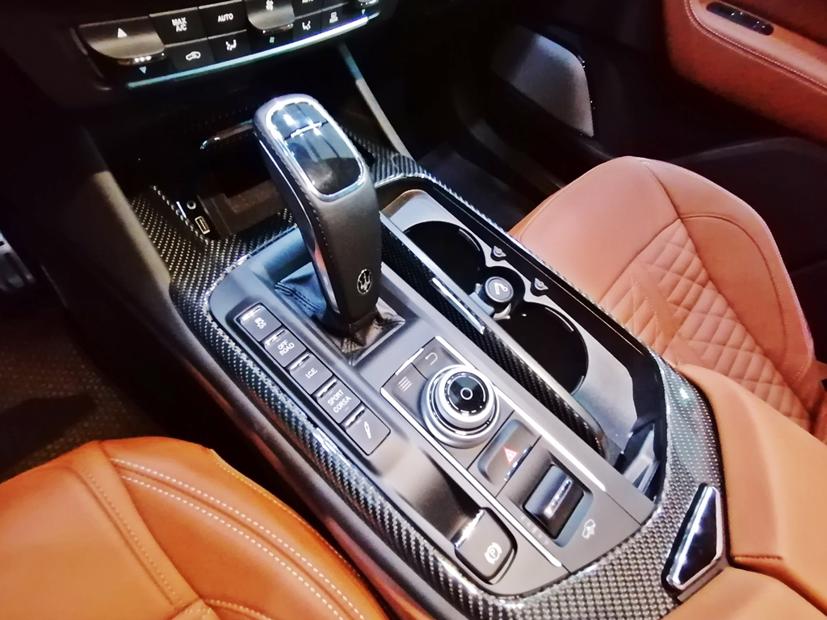 Phi&#234;n bản mạnh nhất Levante Trofeo gi&#225; hơn 14 tỷ đồng - Ảnh 4