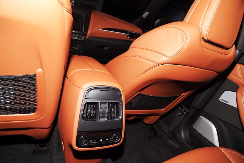 Phi&#234;n bản mạnh nhất Levante Trofeo gi&#225; hơn 14 tỷ đồng - Ảnh 5