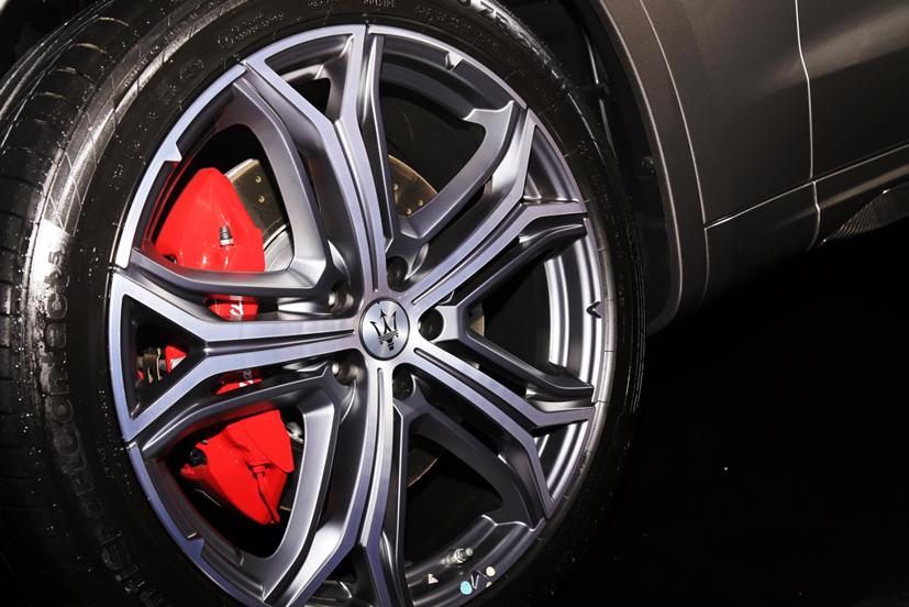 Phi&#234;n bản mạnh nhất Levante Trofeo gi&#225; hơn 14 tỷ đồng - Ảnh 6