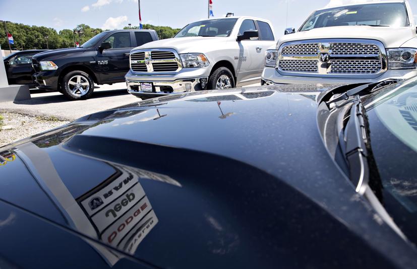 Những chiếc bán tải Dodge Ram tại một đại lý ở Moline, Illinois, Mỹ - Ảnh: arstechnica.com