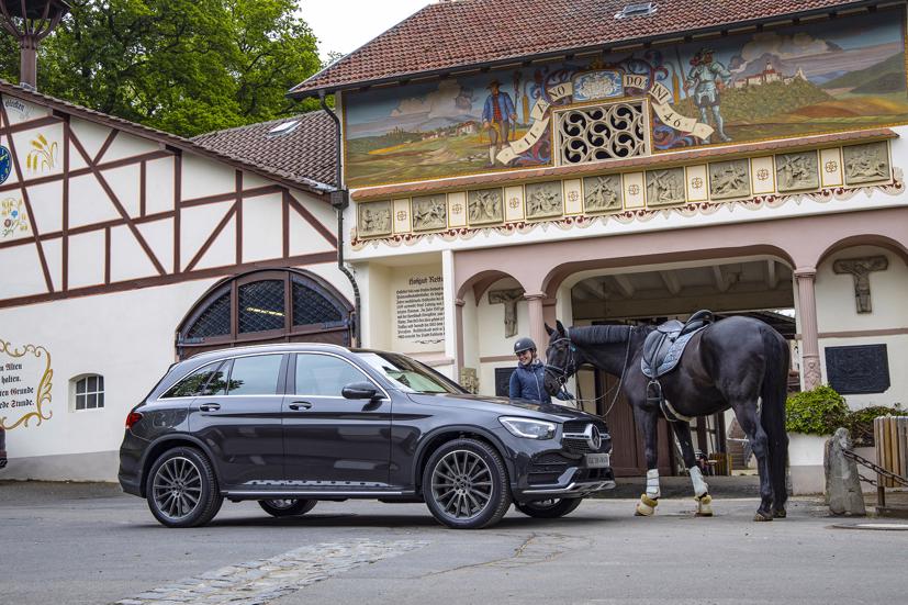 Mercedes n&#226;ng cấp GLC 300 4Matic, gi&#225; hơn 2,5 tỷ đồng - Ảnh 13