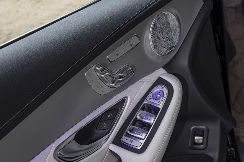 Mercedes n&#226;ng cấp GLC 300 4Matic, gi&#225; hơn 2,5 tỷ đồng - Ảnh 8