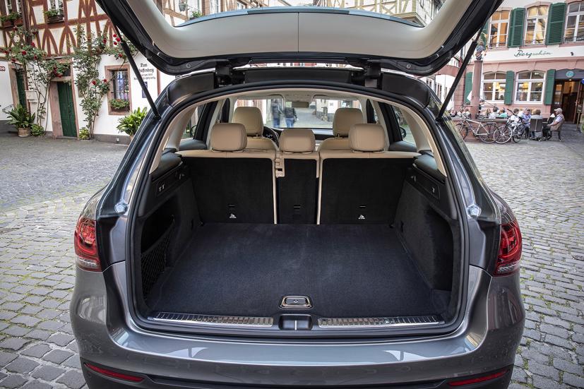 Mercedes n&#226;ng cấp GLC 300 4Matic, gi&#225; hơn 2,5 tỷ đồng - Ảnh 14