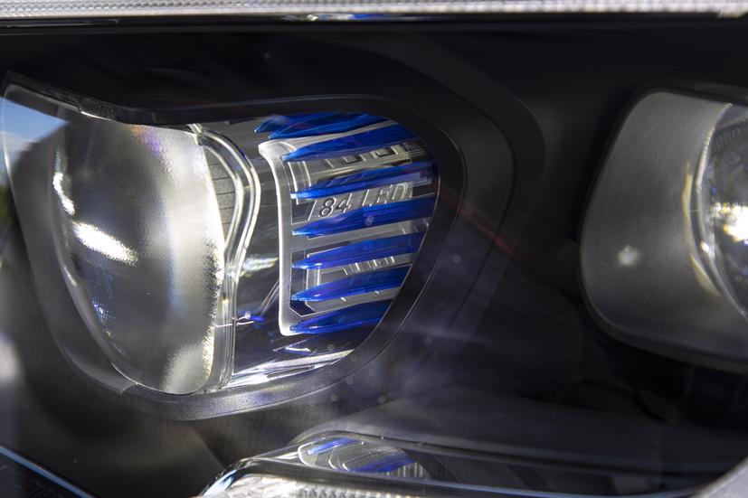 Mercedes n&#226;ng cấp GLC 300 4Matic, gi&#225; hơn 2,5 tỷ đồng - Ảnh 3