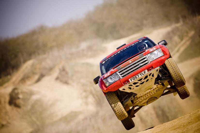 Mẫu xe Bowler Nemesis từng tham gia giải đua khắc nghiệt Rally Darkar - Ảnh: Evo.